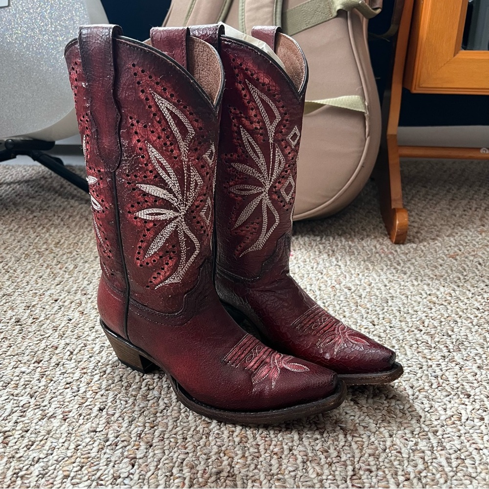 Women's Western Embroidered Cowboy Boots - Red